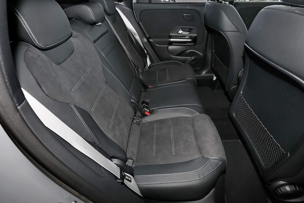 Mercedes-Benz GLA 200 2025