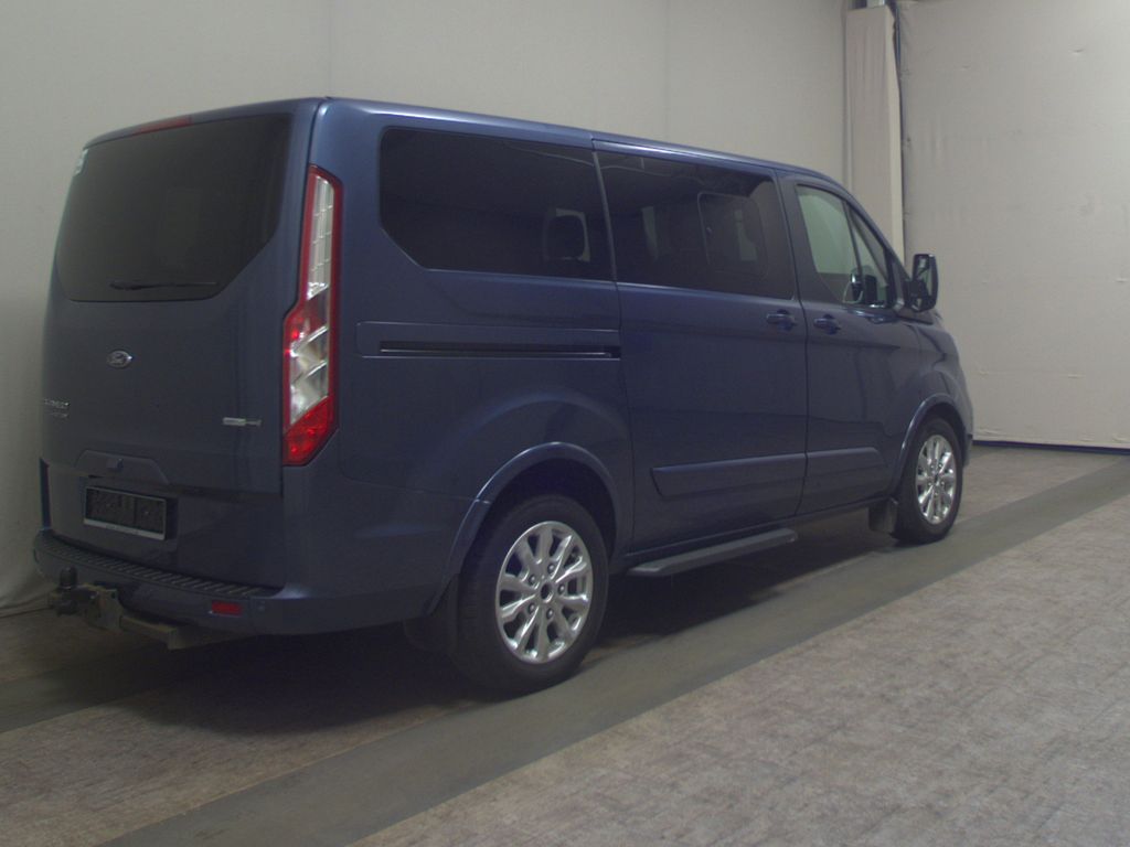Ford Tourneo Custom 2022