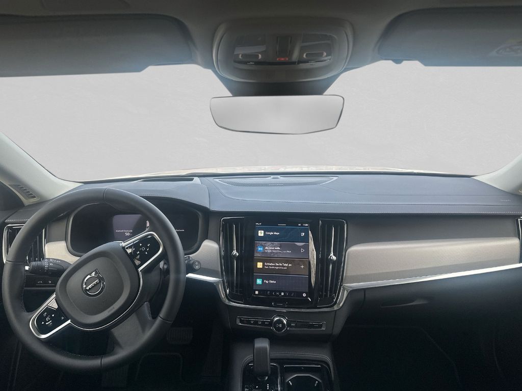 Volvo V90 2025