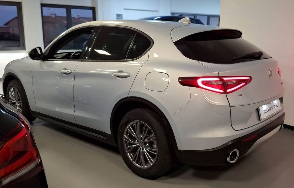 Alfa Romeo Stelvio 2021