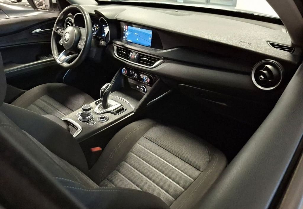 Alfa Romeo Stelvio 2021