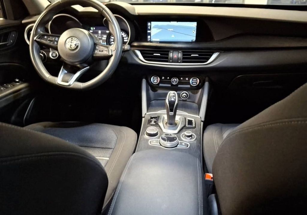 Alfa Romeo Stelvio 2021