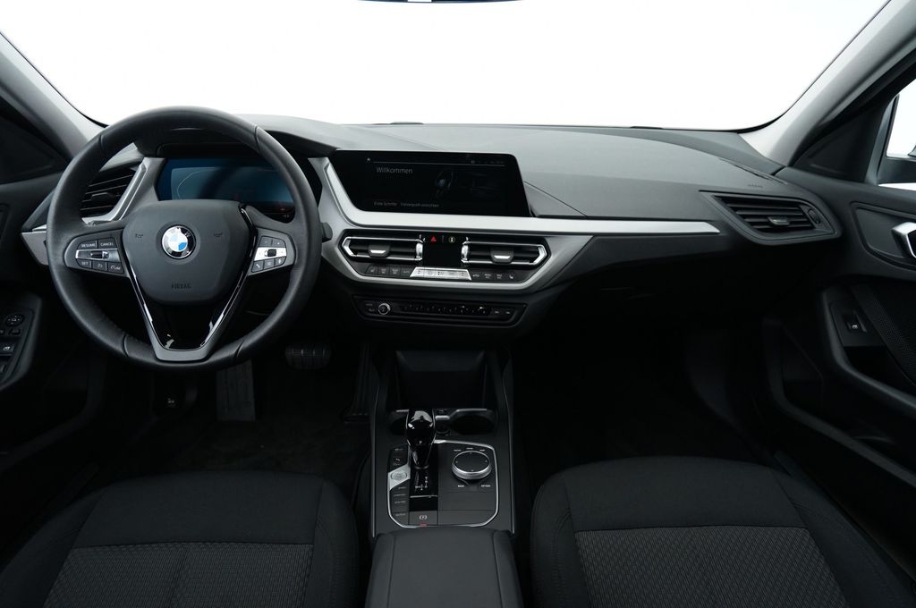 BMW 120 2022