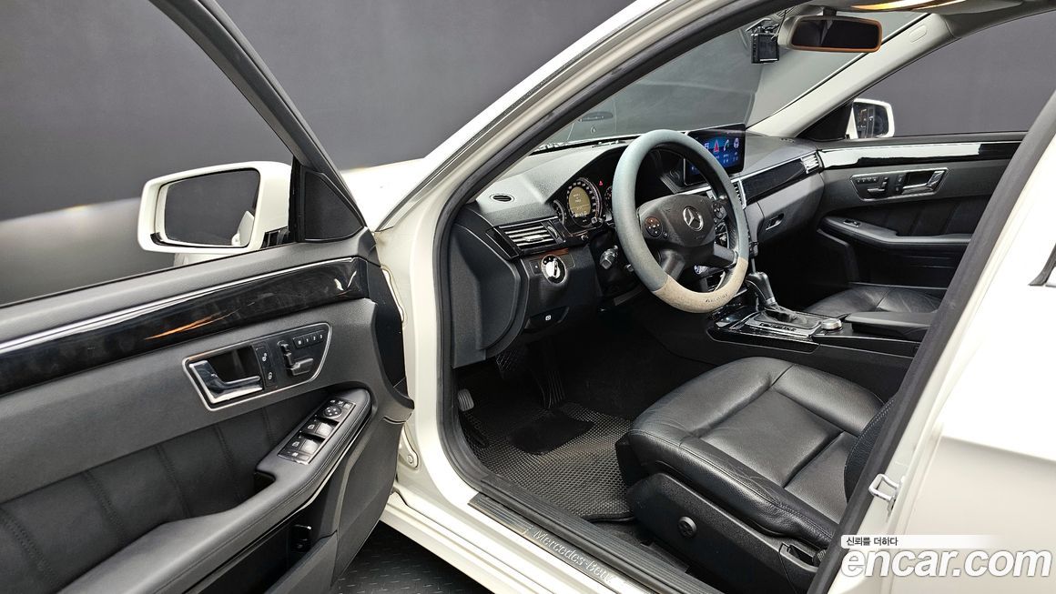 Mercedes-Benz E-Class 2010