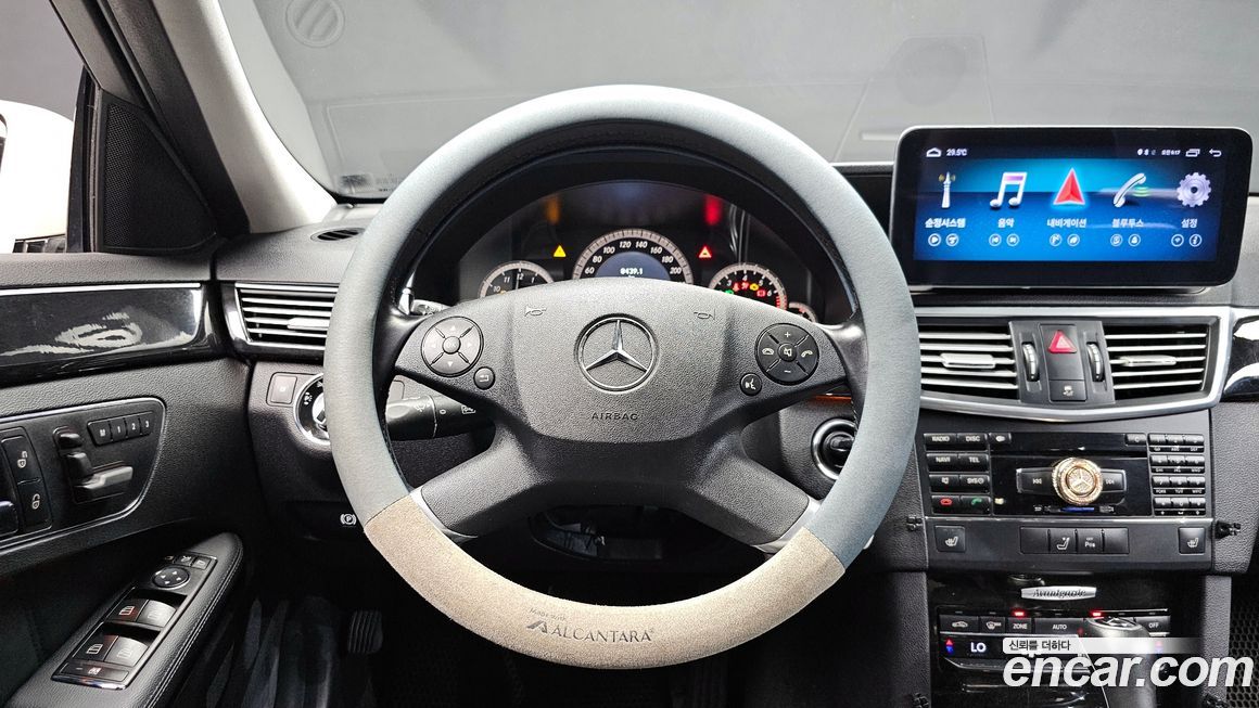 Mercedes-Benz E-Class 2010