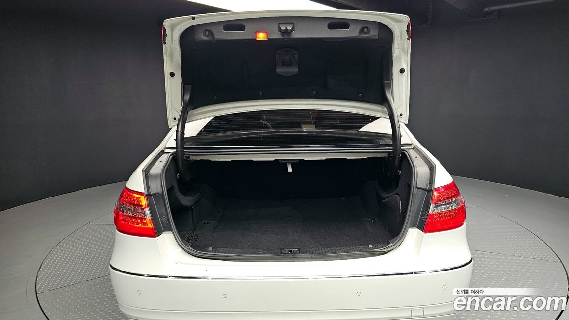 Mercedes-Benz E-Class 2010