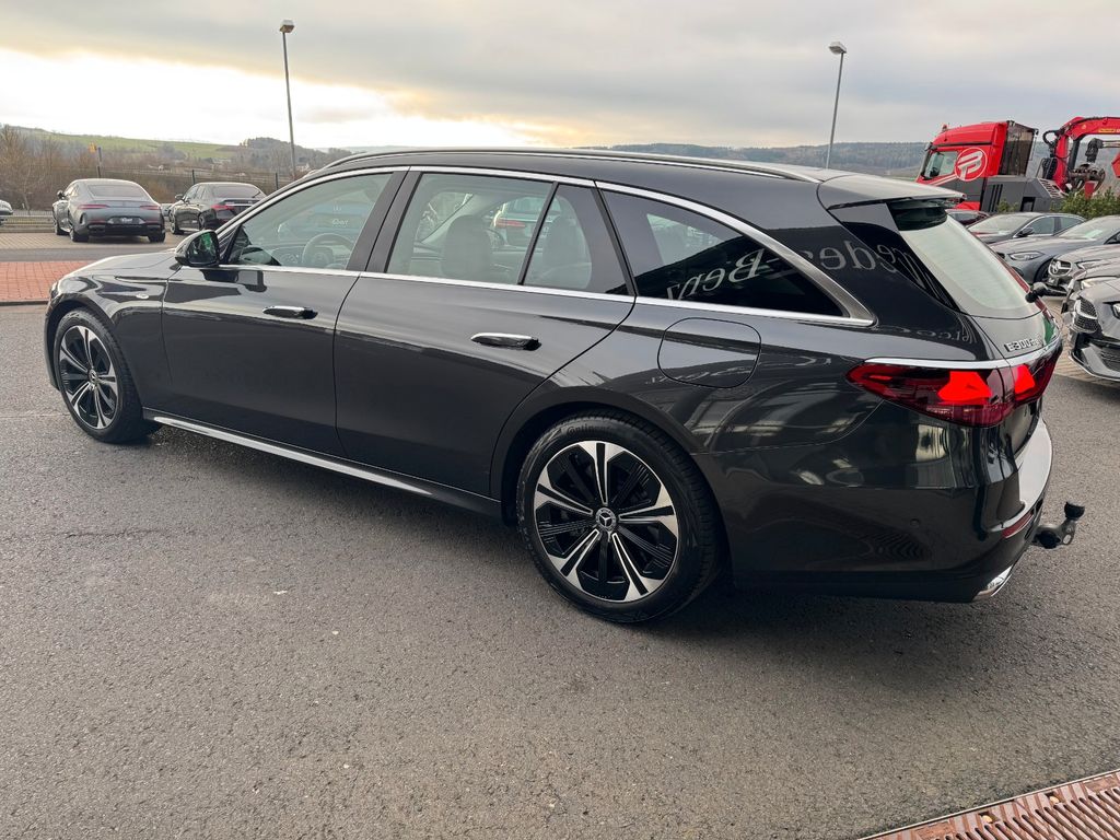 Mercedes-Benz E 300 2025