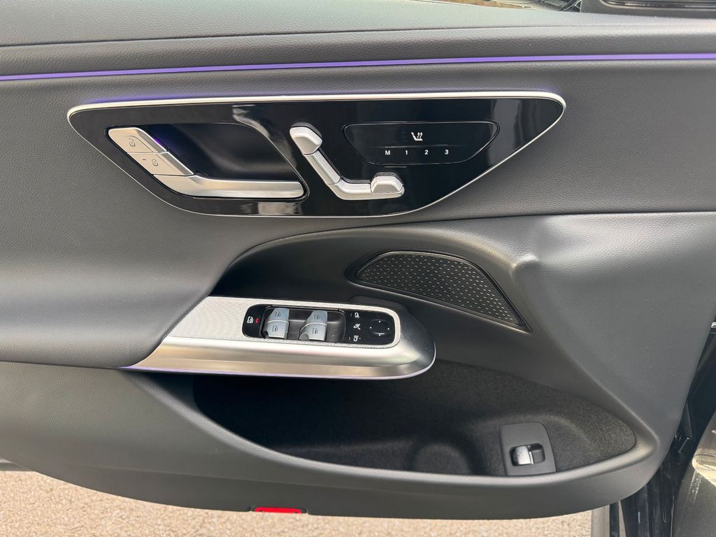 Mercedes-Benz E 300 2025