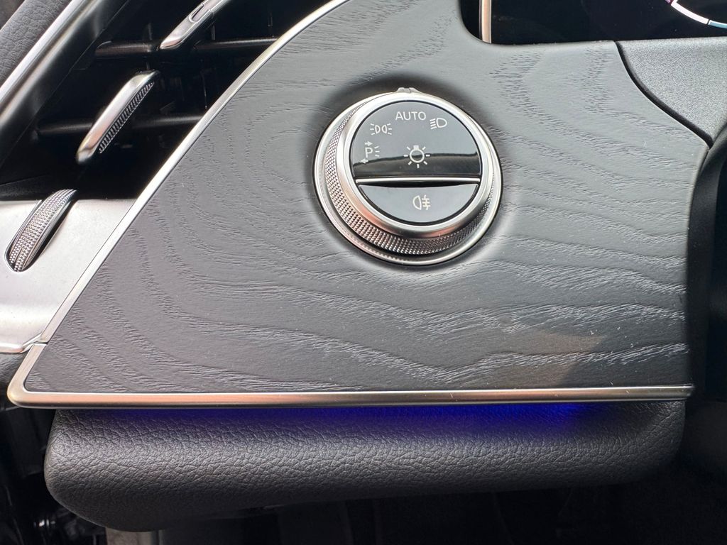 Mercedes-Benz E 300 2025