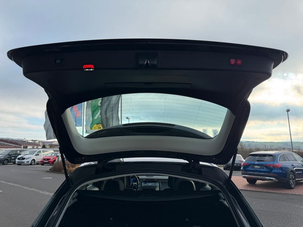 Mercedes-Benz E 300 2025