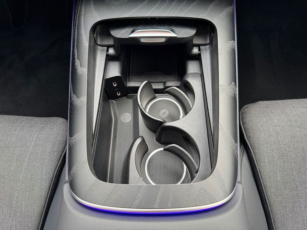 Mercedes-Benz E 300 2025