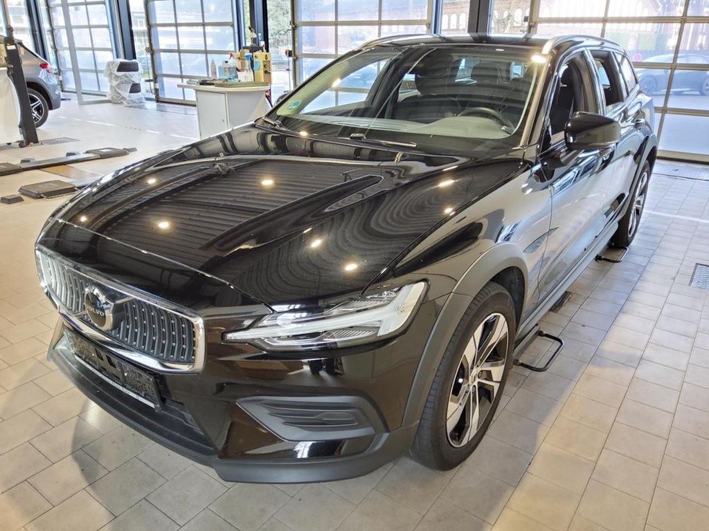 Volvo V60 Cross Country 2023