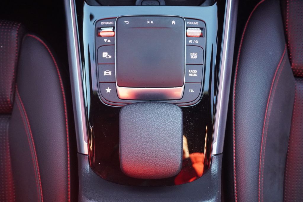 Mercedes-Benz GLA 180 2021