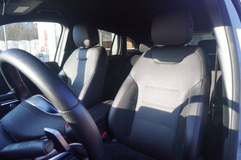 Mercedes-Benz GLA 180 2021