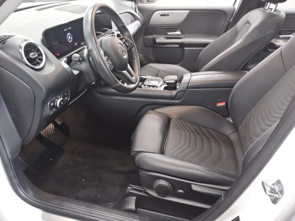 Mercedes-Benz GLB 180 2023