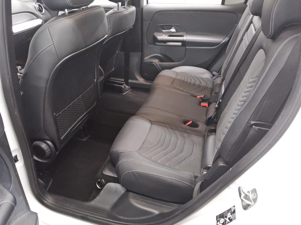 Mercedes-Benz GLB 180 2023