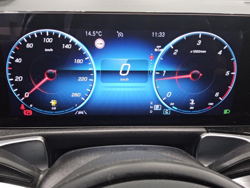 Mercedes-Benz GLB 180 2023