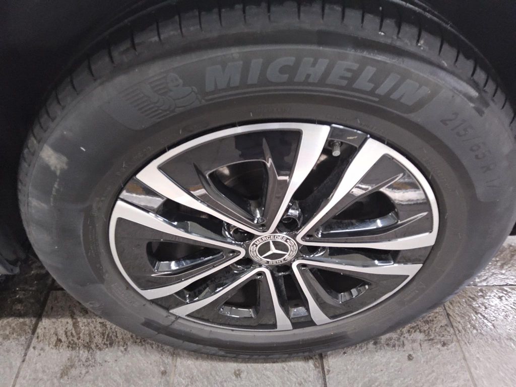 Mercedes-Benz GLB 180 2023