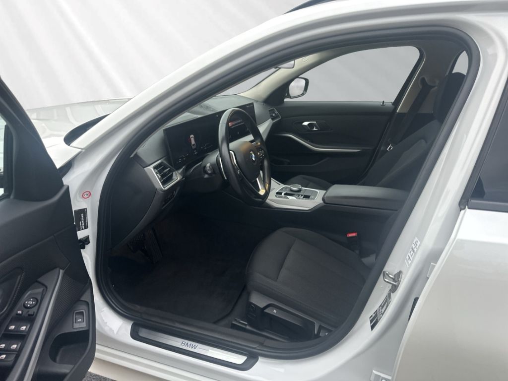BMW 318 2022