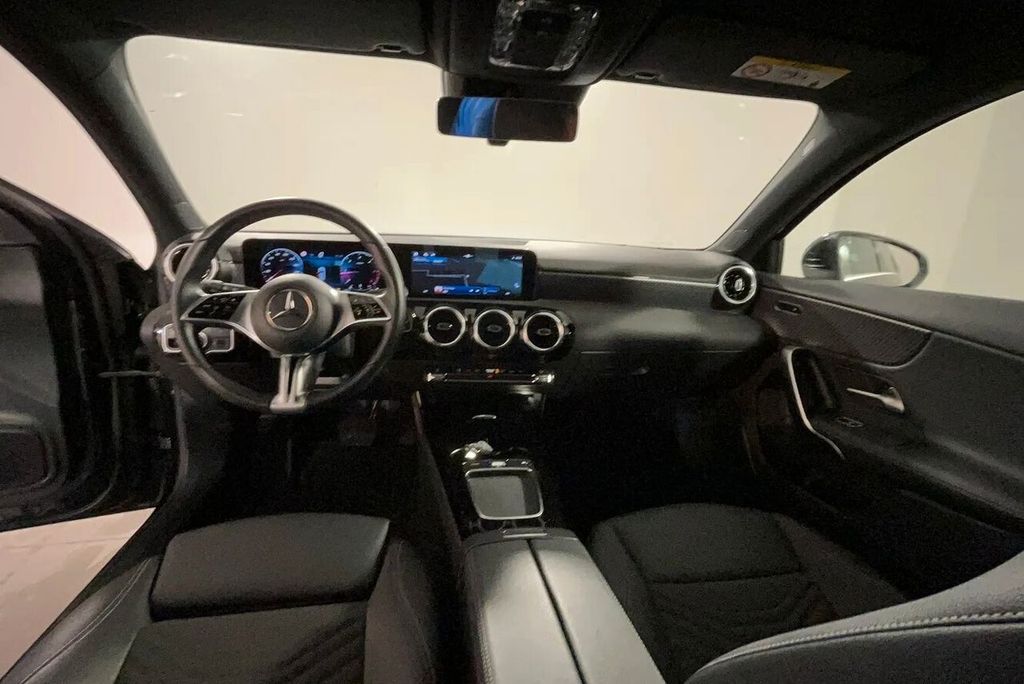 Mercedes-Benz A 180 2024