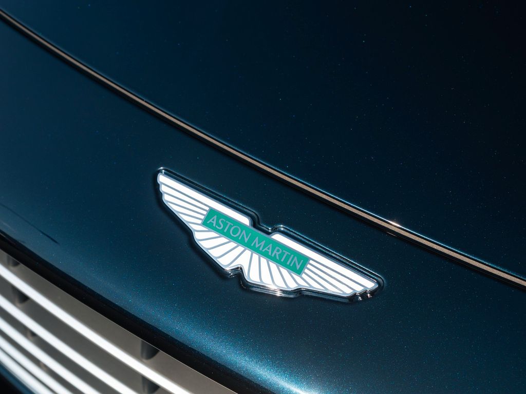 Aston Martin DB12