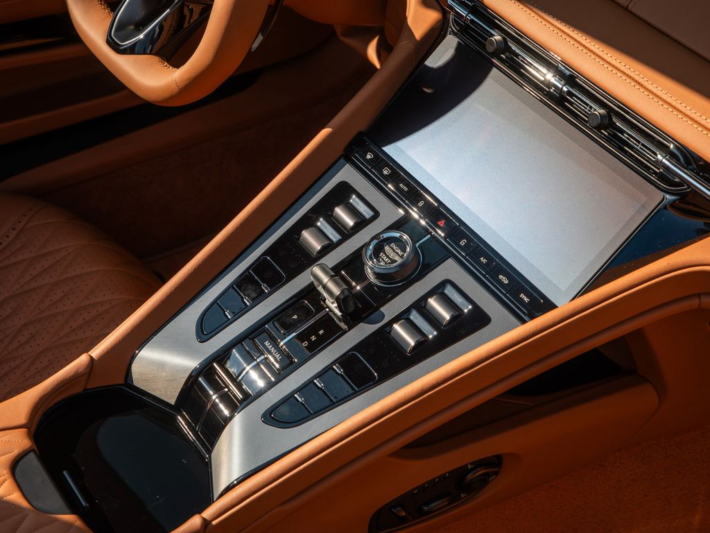 Aston Martin DB12