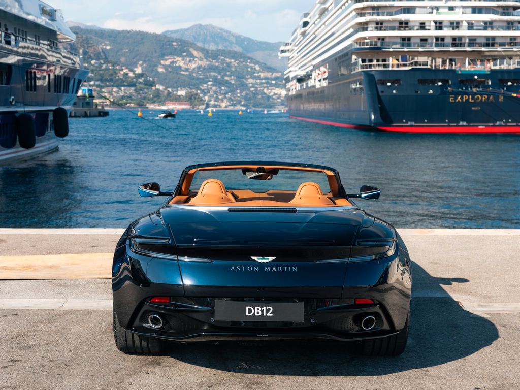Aston Martin DB12