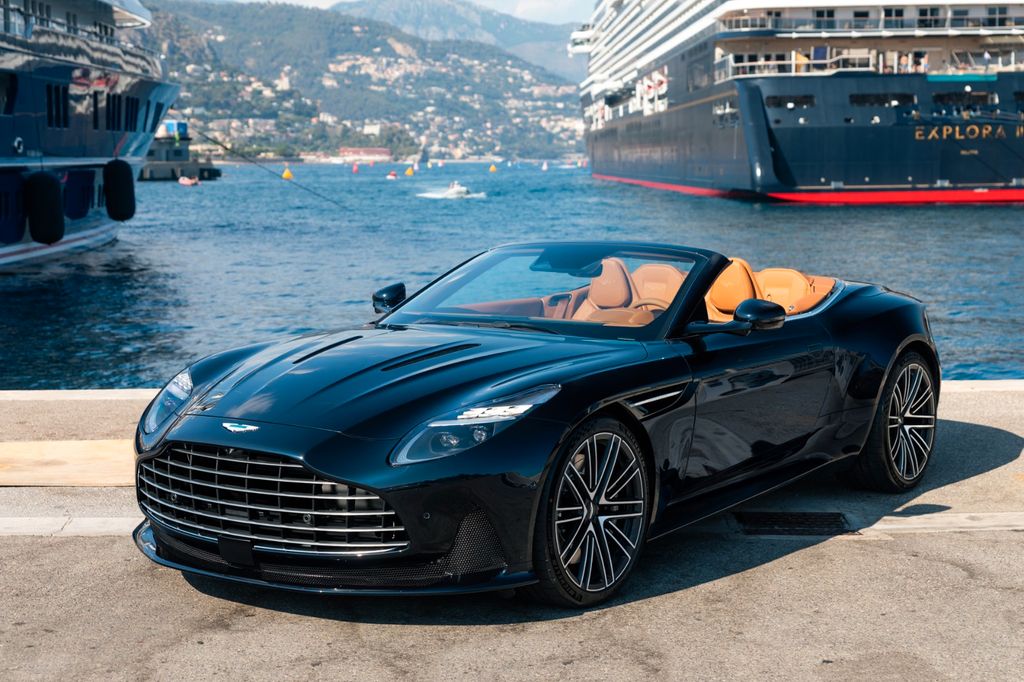 Aston Martin DB12