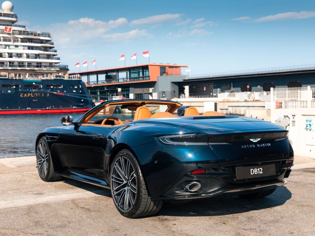 Aston Martin DB12