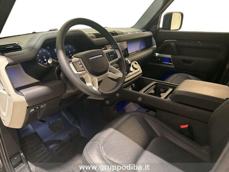 Land Rover Defender 2023