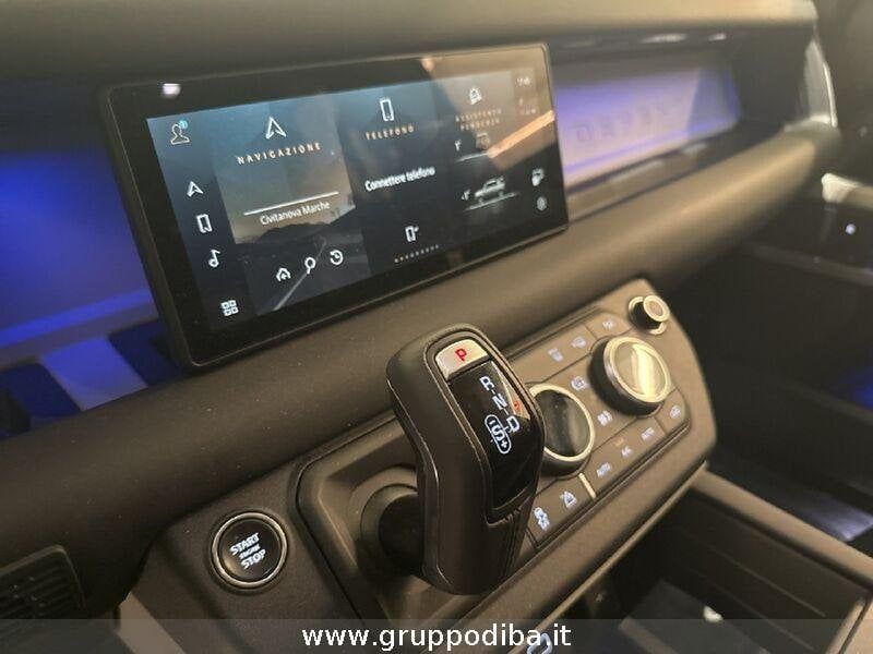 Land Rover Defender 2023