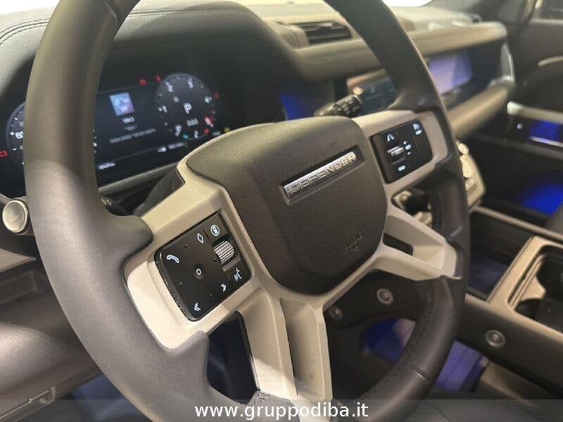 Land Rover Defender 2023