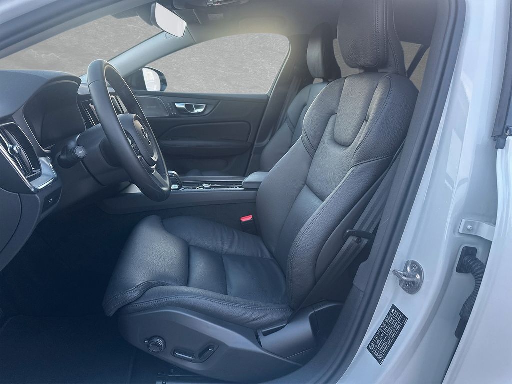 Volvo V60 2025