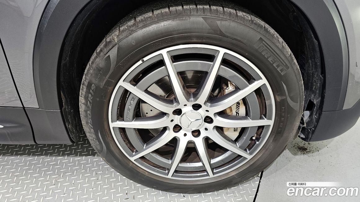 Mercedes-Benz GLB-Class 2023