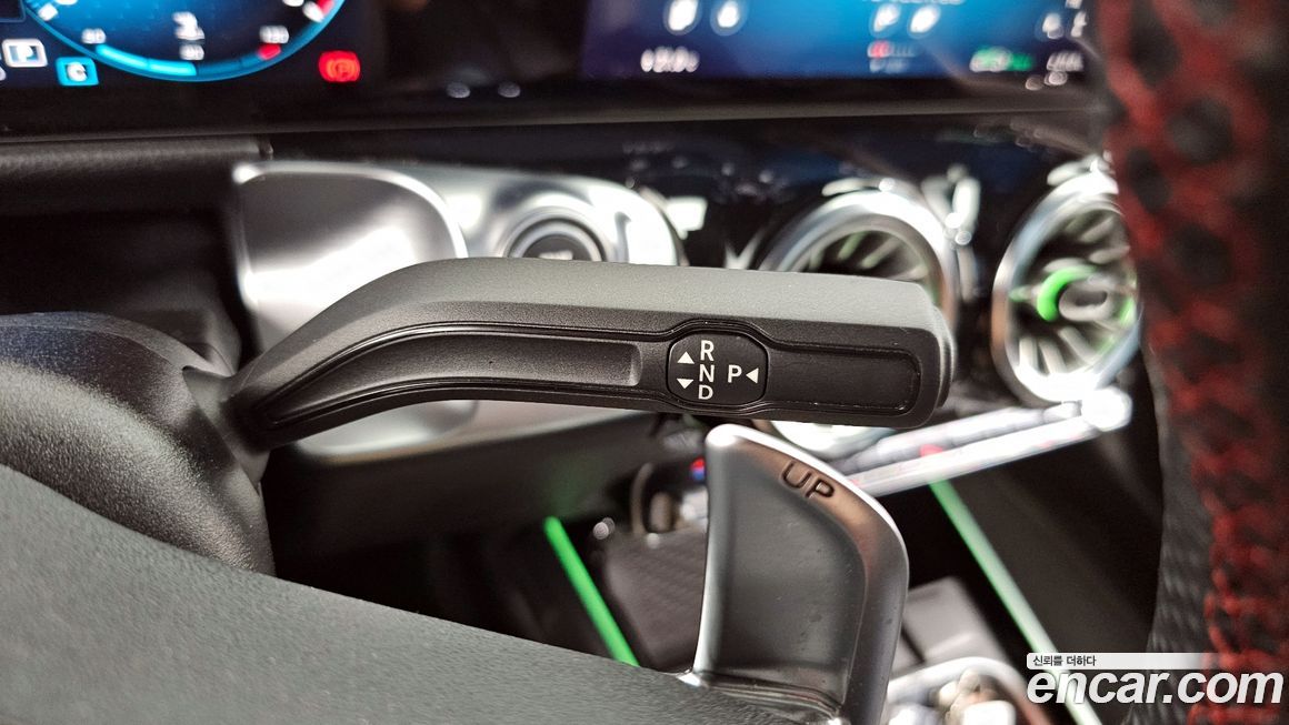 Mercedes-Benz GLB-Class 2023