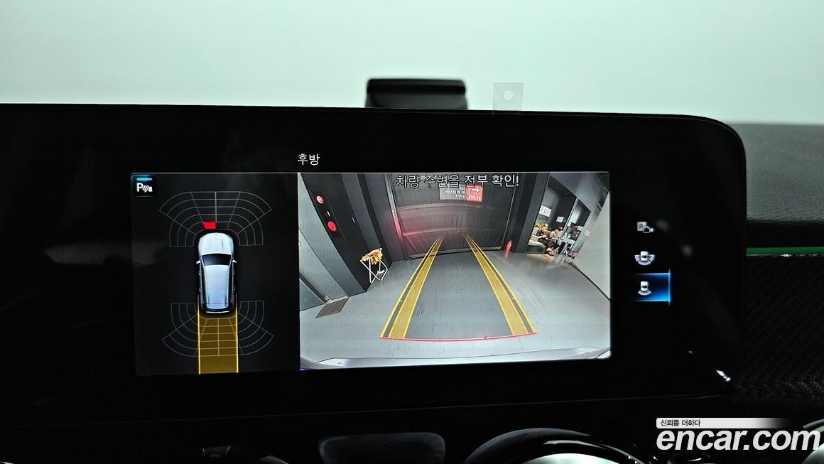 Mercedes-Benz GLB-Class 2023