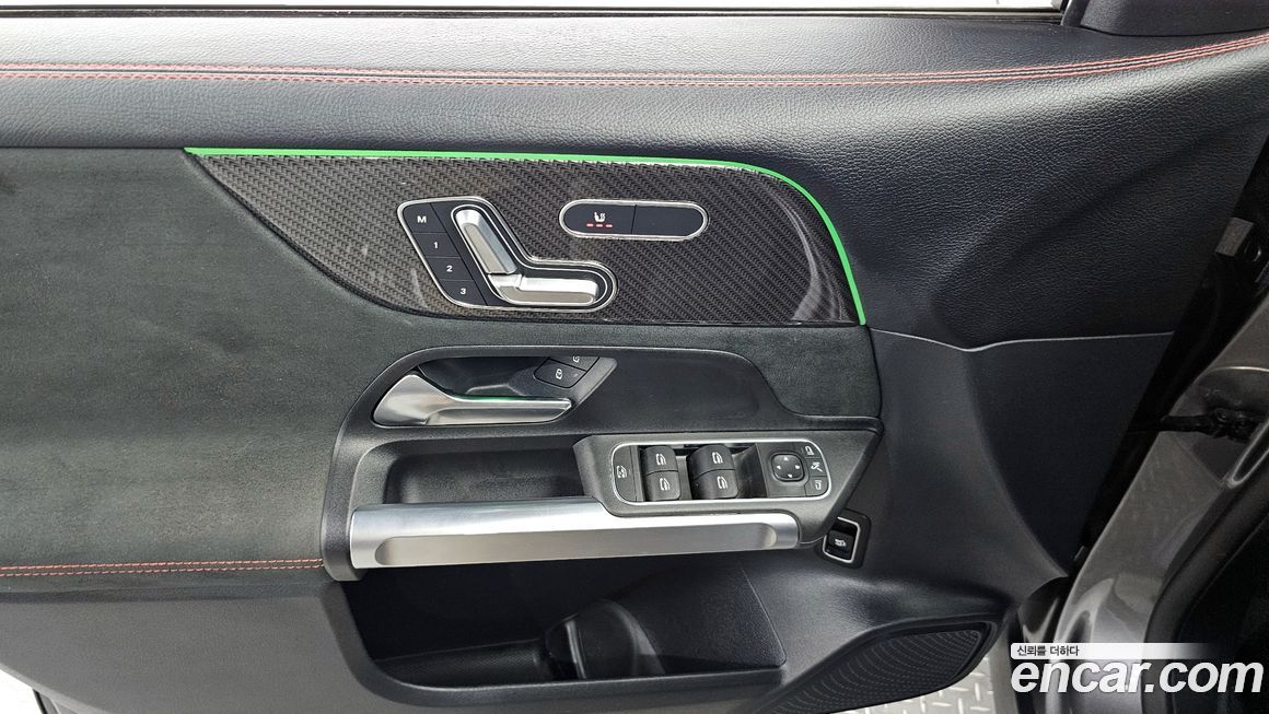 Mercedes-Benz GLB-Class 2023