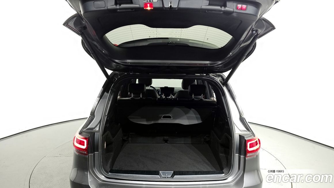 Mercedes-Benz GLB-Class 2023