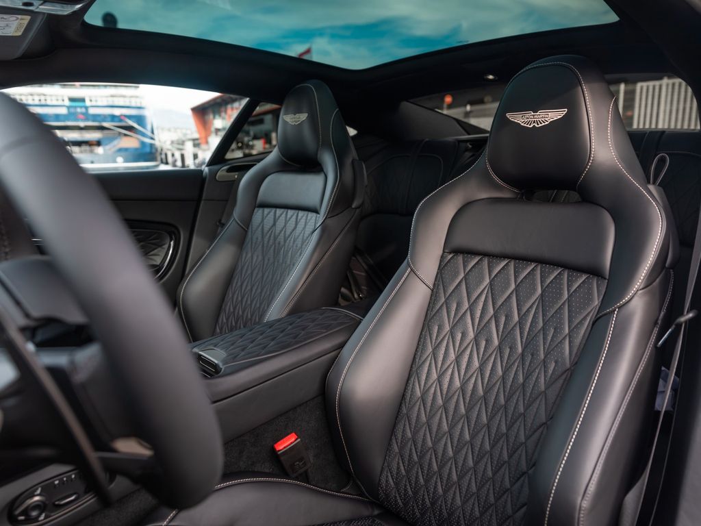 Aston Martin DB12