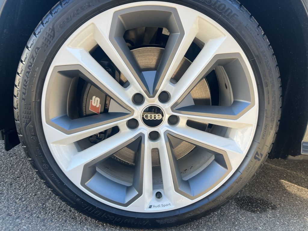 Audi SQ2 2025