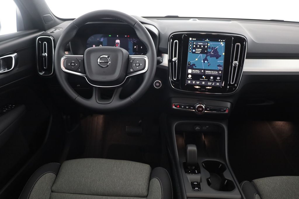 Volvo XC40 2025
