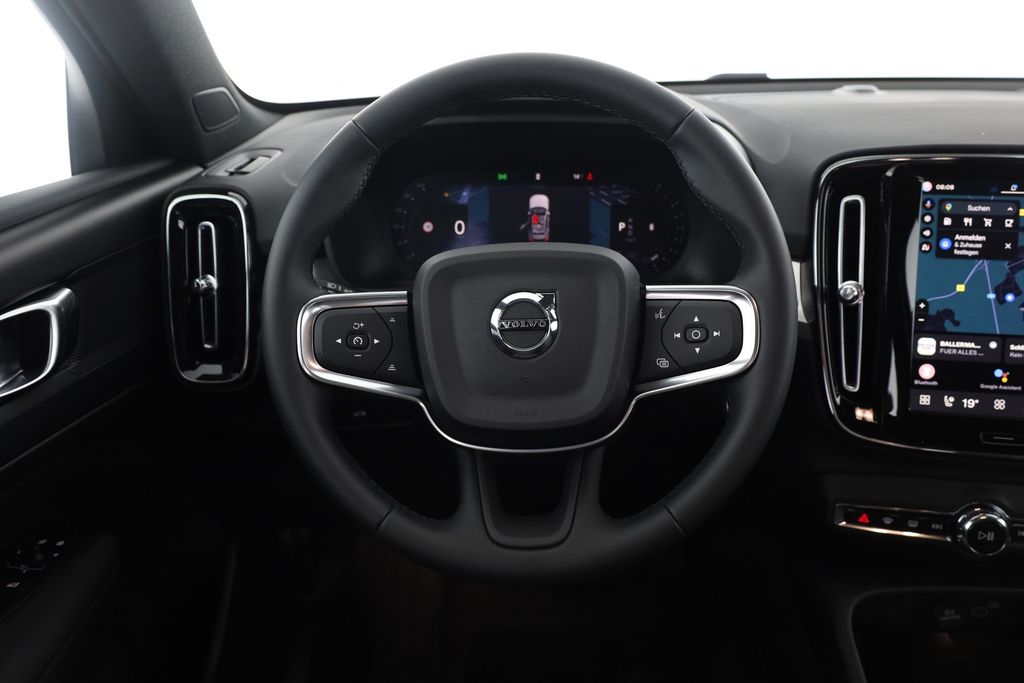 Volvo XC40 2025