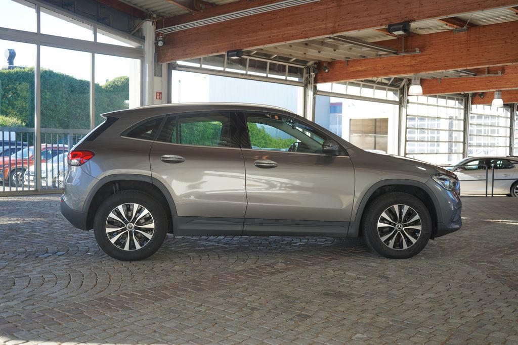 Mercedes-Benz GLA 180 2023