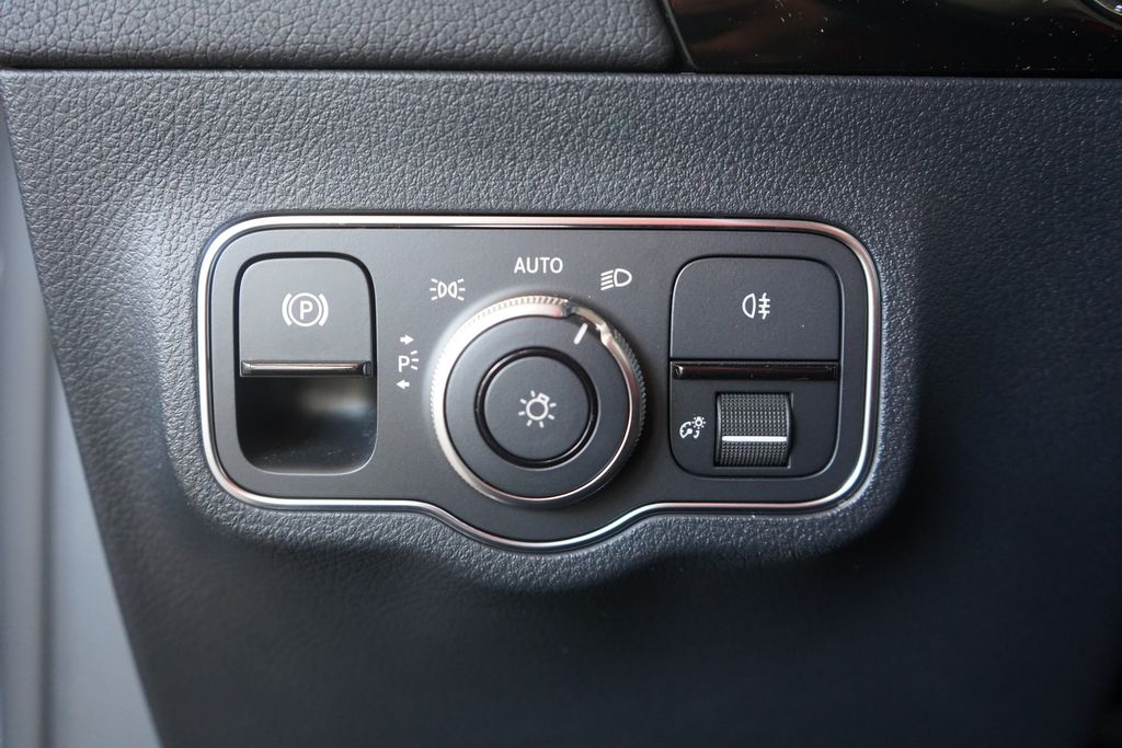 Mercedes-Benz GLA 180 2023