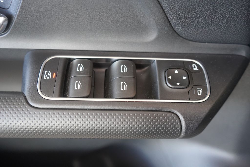 Mercedes-Benz GLA 180 2023