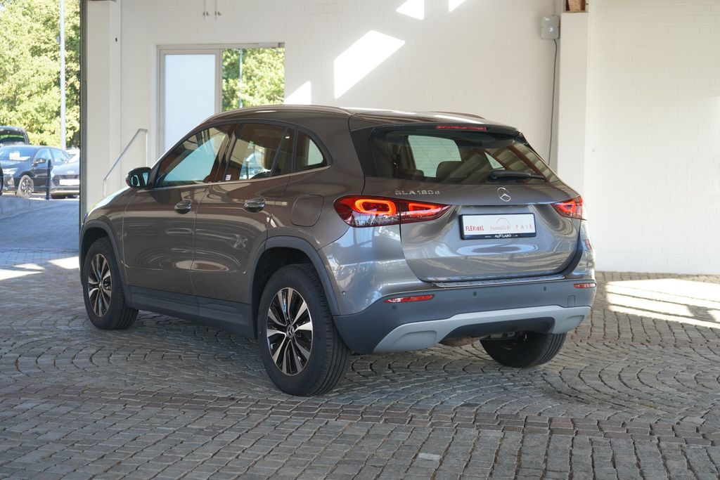 Mercedes-Benz GLA 180 2023