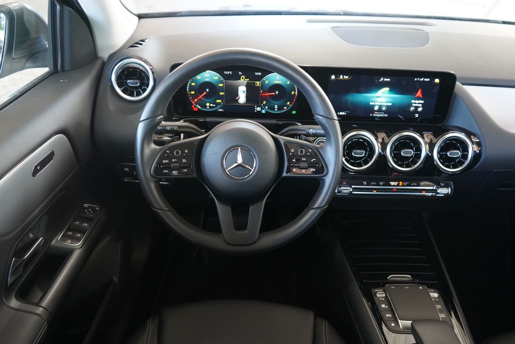 Mercedes-Benz GLA 180 2023