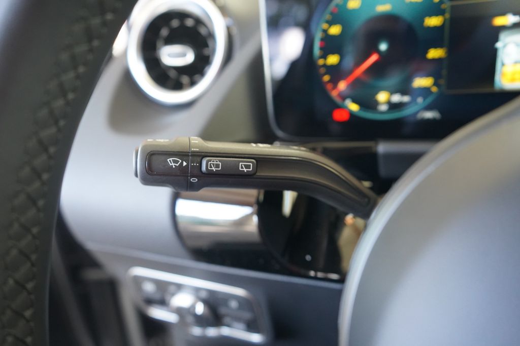 Mercedes-Benz GLA 180 2023