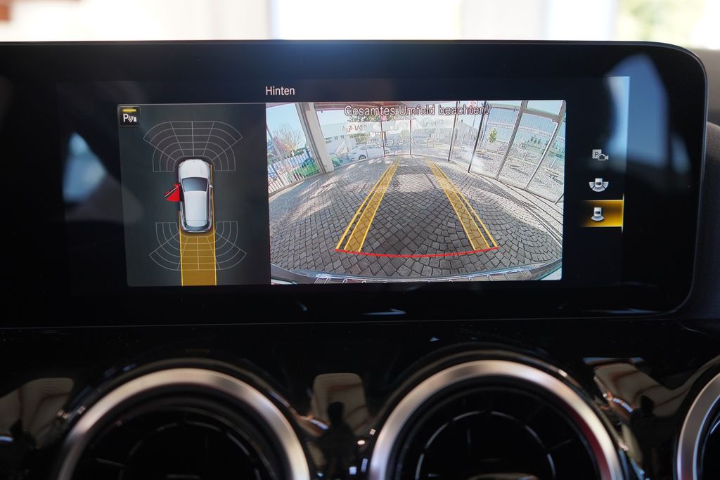 Mercedes-Benz GLA 180 2023