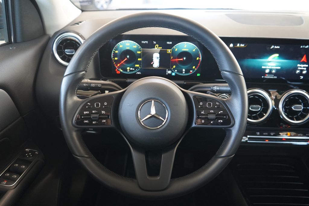 Mercedes-Benz GLA 180 2023